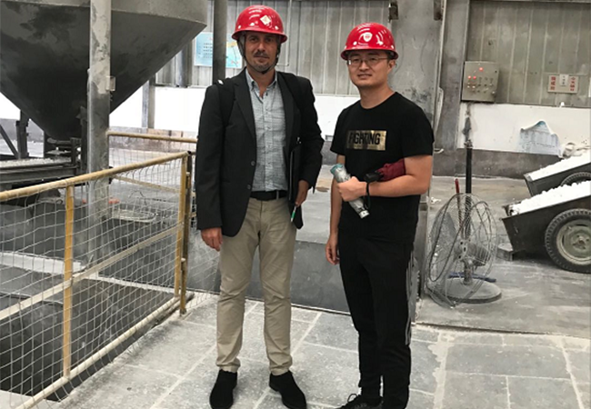 來(lái)自西班牙的客戶參觀我們的工廠